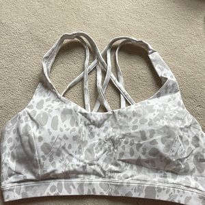 Lululemon sports bra size 8